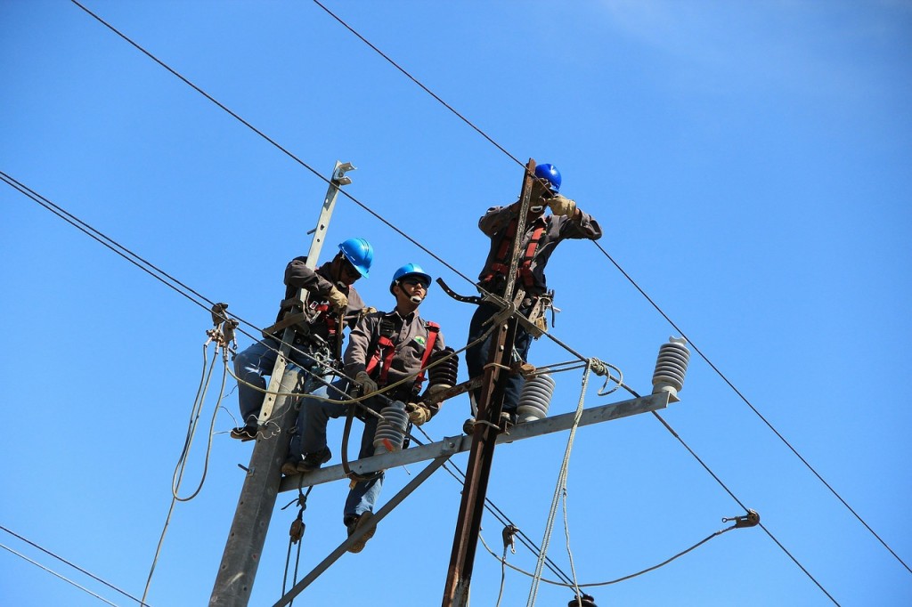 1kV city to town transmission line san antonio CHILE.jpg